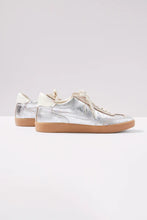 Load image into Gallery viewer, Notice Sneaker - Silver Distressed Leather