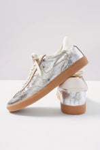 Load image into Gallery viewer, Notice Sneaker - Silver Distressed Leather