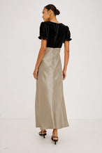 Load image into Gallery viewer, Dory Dress - Mink
