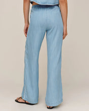 Load image into Gallery viewer, Scallop Side Seam Pant

